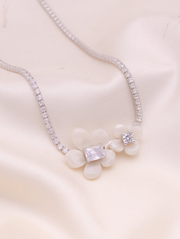 Siyajewelly Elegant White Floral Crystal Necklace – Silver Tone Sparkling Flower Necklace for Women